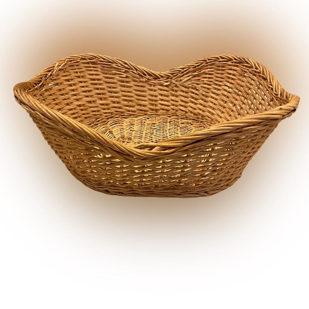 Dog or cat bed made from woven wood